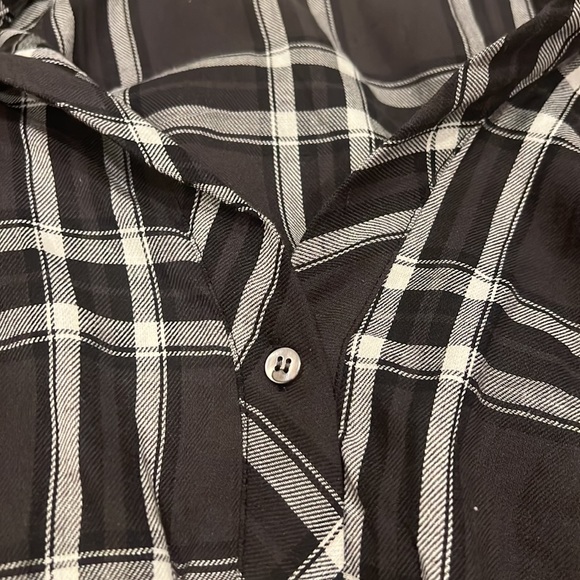Plaid Crop Blouse - Picture 8 of 9